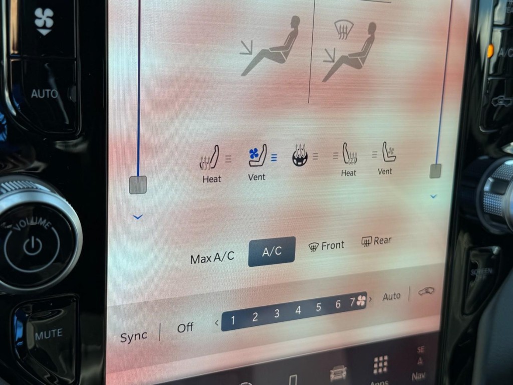 Ram 2500 Vehicle Full-screen Gallery Image 15