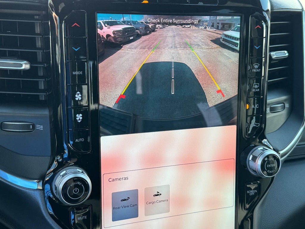 Ram 2500 Vehicle Full-screen Gallery Image 17