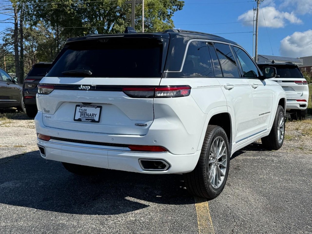 Jeep Grand Cherokee Vehicle Full-screen Gallery Image 03