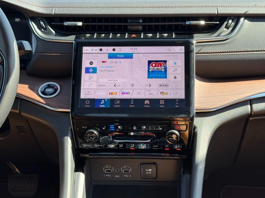 Jeep Grand Cherokee Vehicle Full-screen Gallery Image 09