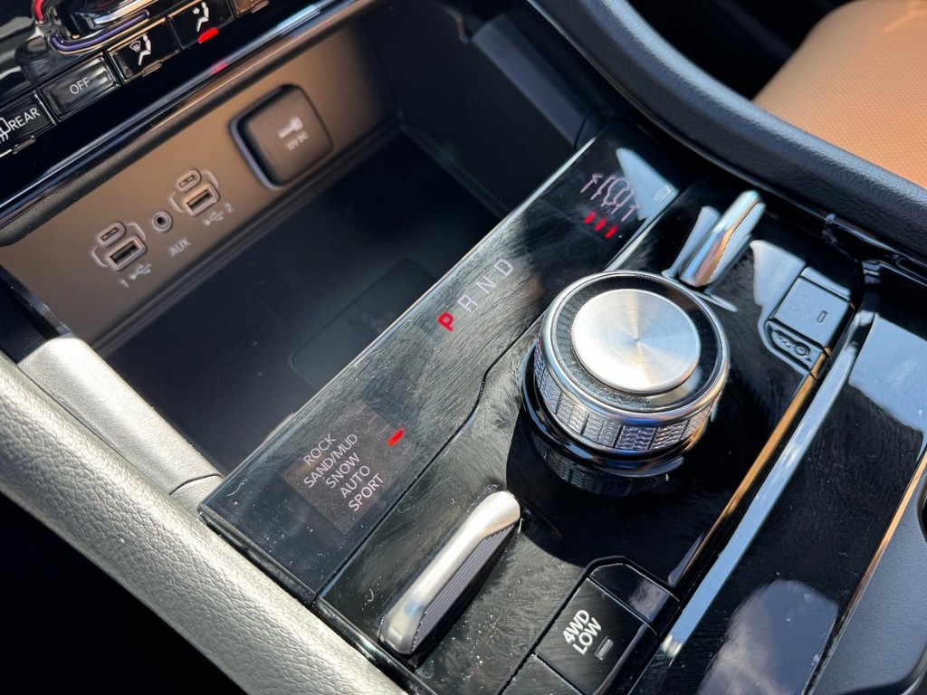 Jeep Grand Cherokee Vehicle Full-screen Gallery Image 14