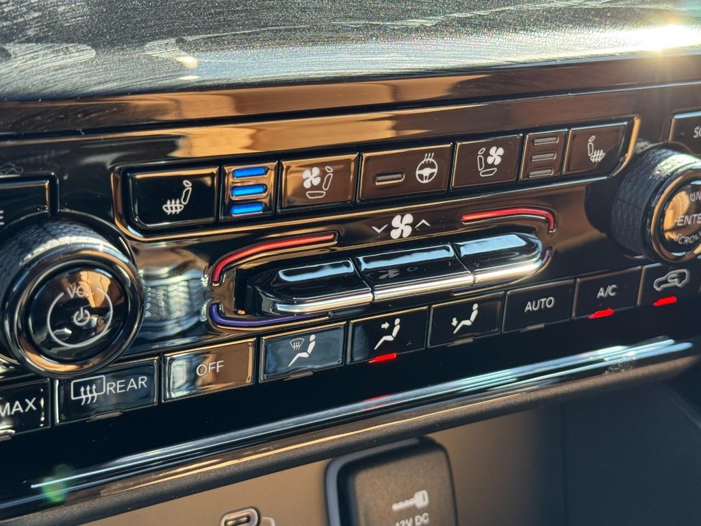 Jeep Grand Cherokee Vehicle Full-screen Gallery Image 15