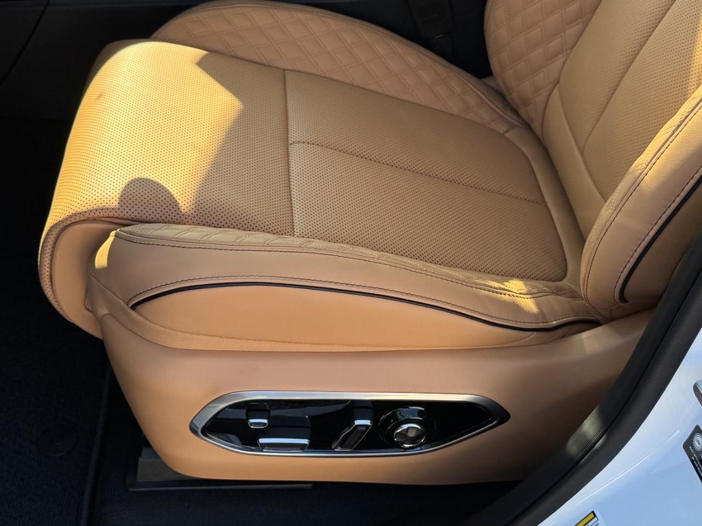 Jeep Grand Cherokee Vehicle Full-screen Gallery Image 18