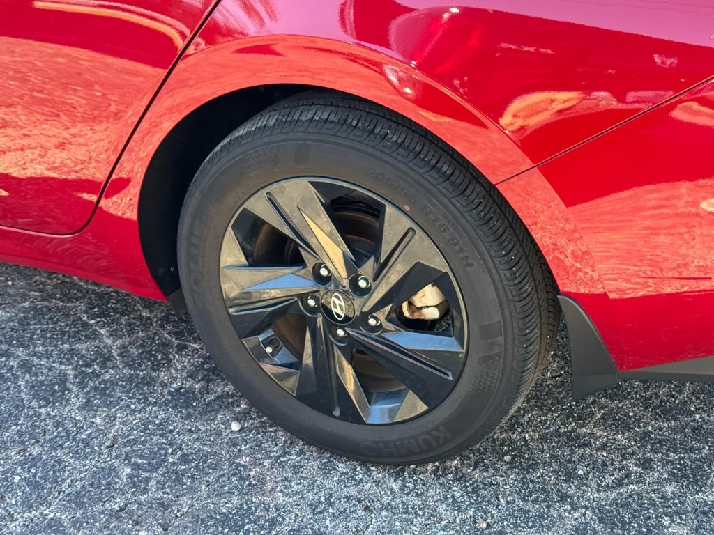 Hyundai Elantra Vehicle Full-screen Gallery Image 05