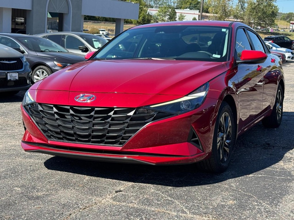 Hyundai Elantra Vehicle Full-screen Gallery Image 06