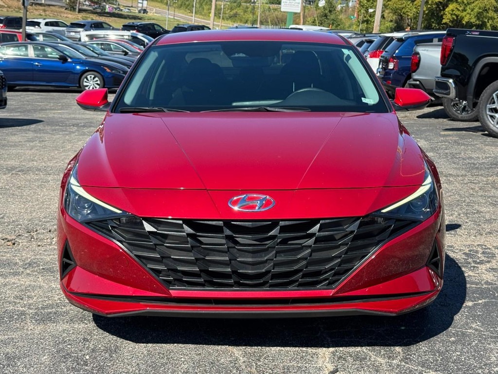 Hyundai Elantra Vehicle Full-screen Gallery Image 07