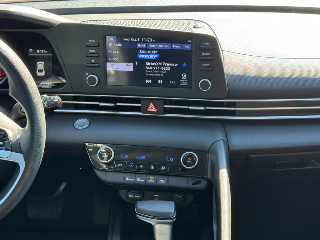 Hyundai Elantra Vehicle Full-screen Gallery Image 13