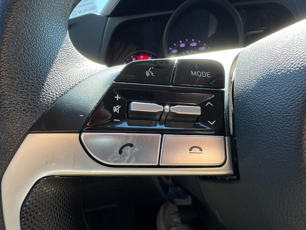 Hyundai Elantra Vehicle Full-screen Gallery Image 16