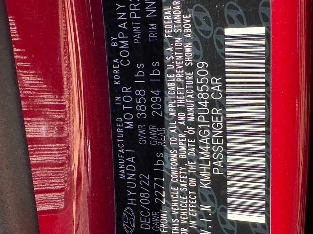 Hyundai Elantra Vehicle Full-screen Gallery Image 24