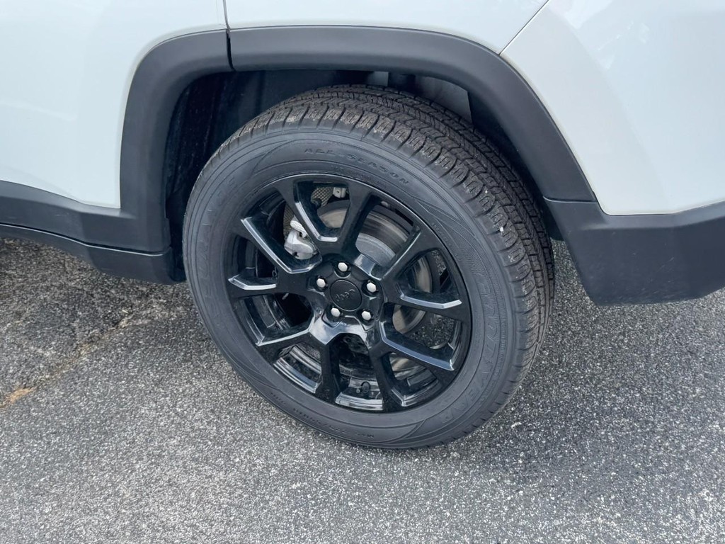 Jeep Compass Vehicle Full-screen Gallery Image 05