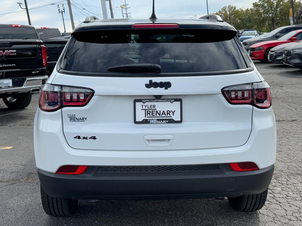Jeep Compass Vehicle Full-screen Gallery Image 08