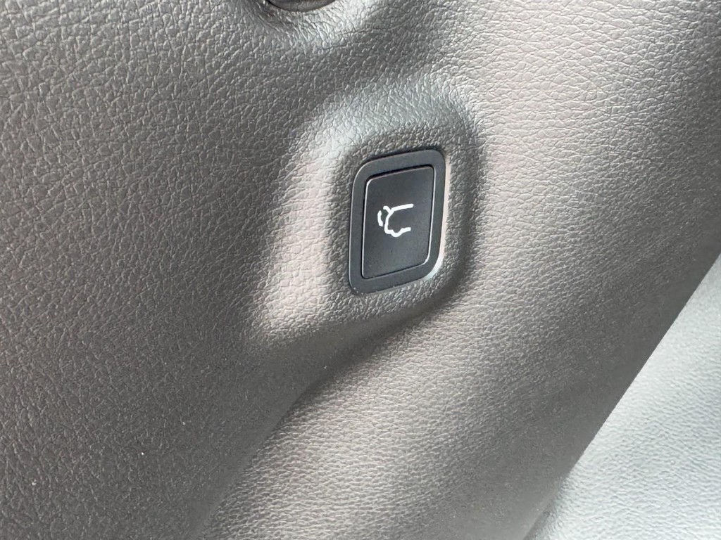 Jeep Compass Vehicle Full-screen Gallery Image 10