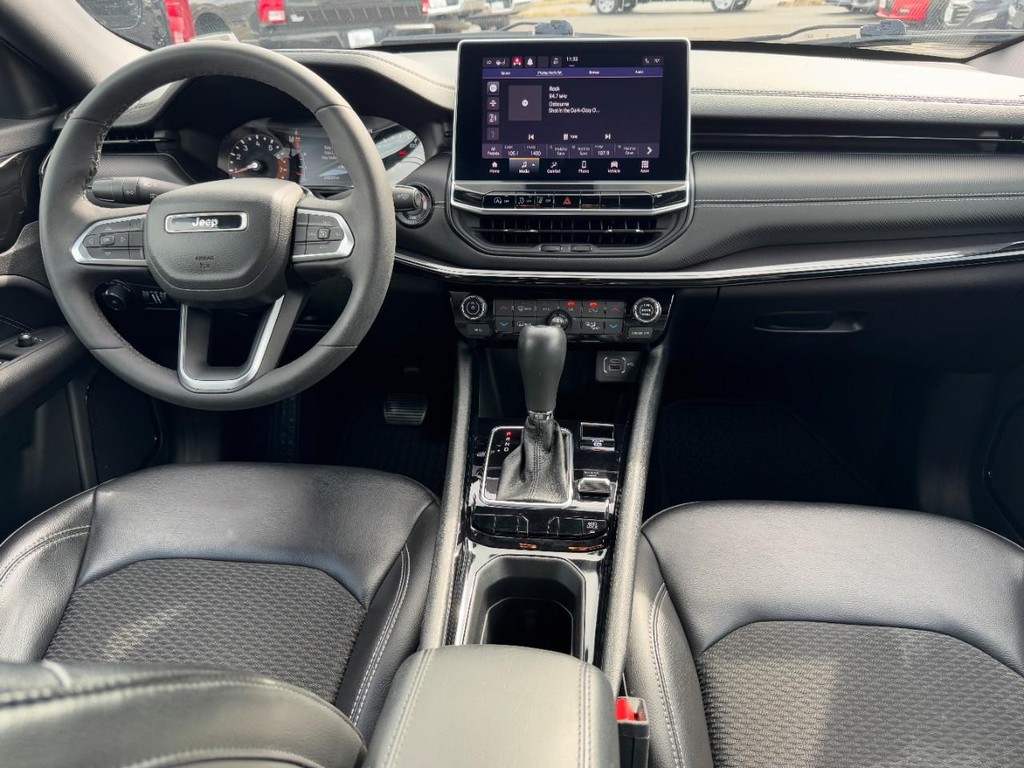 Jeep Compass Vehicle Full-screen Gallery Image 12