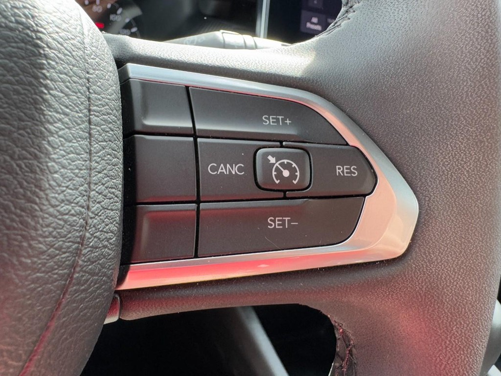 Jeep Compass Vehicle Full-screen Gallery Image 18