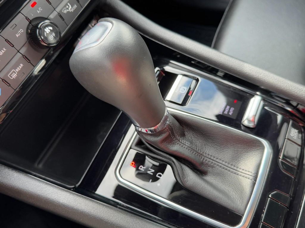 Jeep Compass Vehicle Full-screen Gallery Image 20