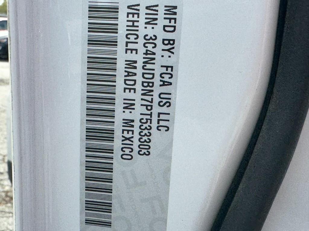 Jeep Compass Vehicle Full-screen Gallery Image 24