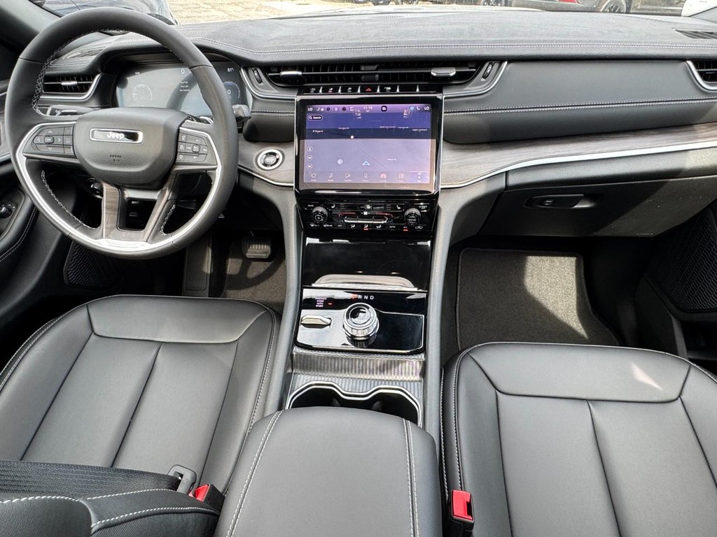 Jeep Grand Cherokee Vehicle Full-screen Gallery Image 07