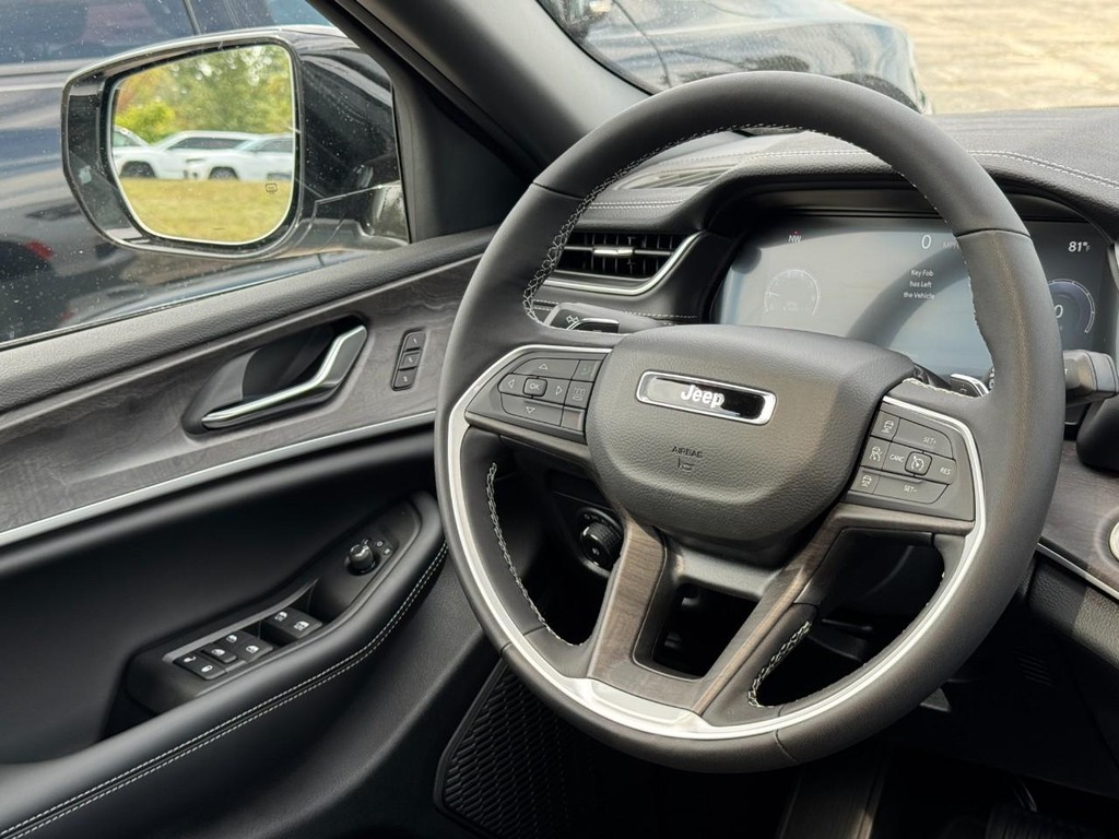 Jeep Grand Cherokee Vehicle Full-screen Gallery Image 08