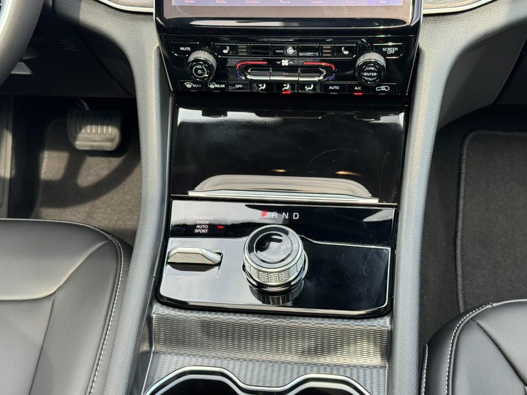 Jeep Grand Cherokee Vehicle Full-screen Gallery Image 10