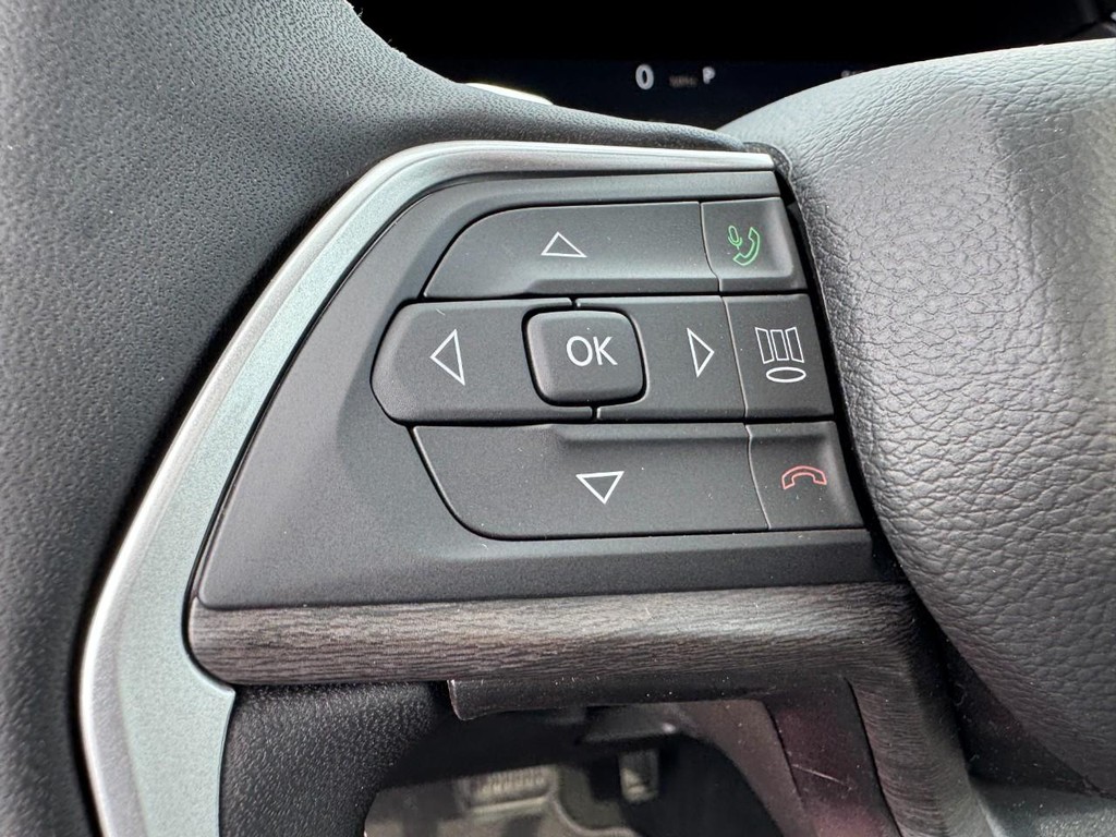 Jeep Grand Cherokee Vehicle Full-screen Gallery Image 12