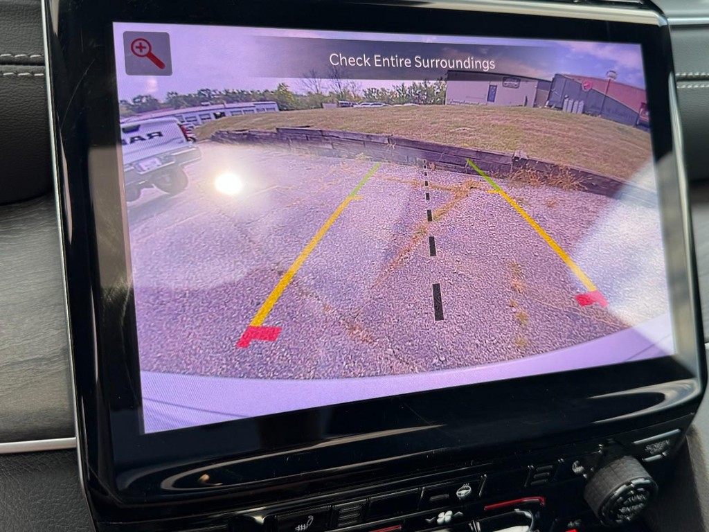 Jeep Grand Cherokee Vehicle Full-screen Gallery Image 19