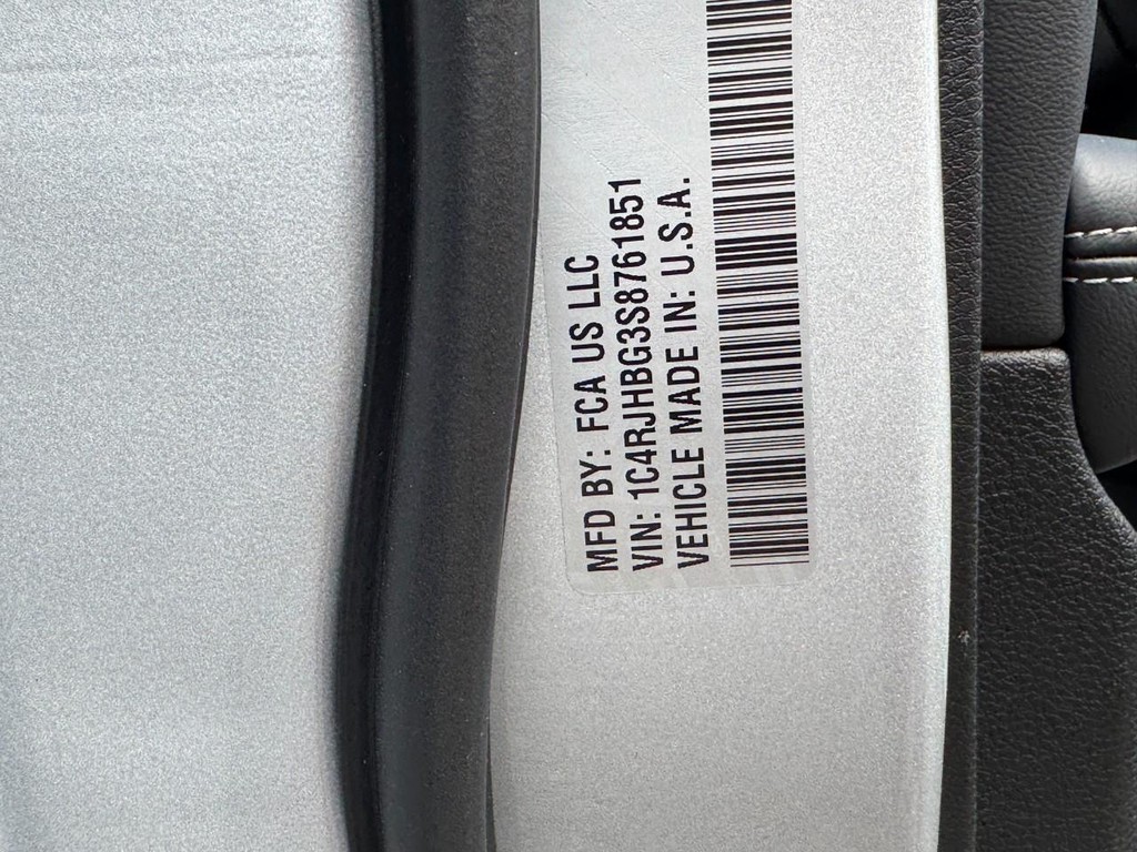 Jeep Grand Cherokee Vehicle Full-screen Gallery Image 21