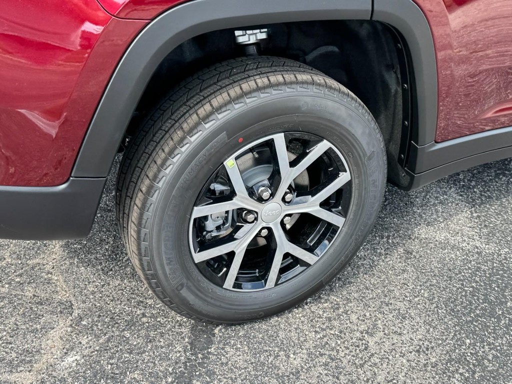 Jeep Grand Cherokee Vehicle Full-screen Gallery Image 04