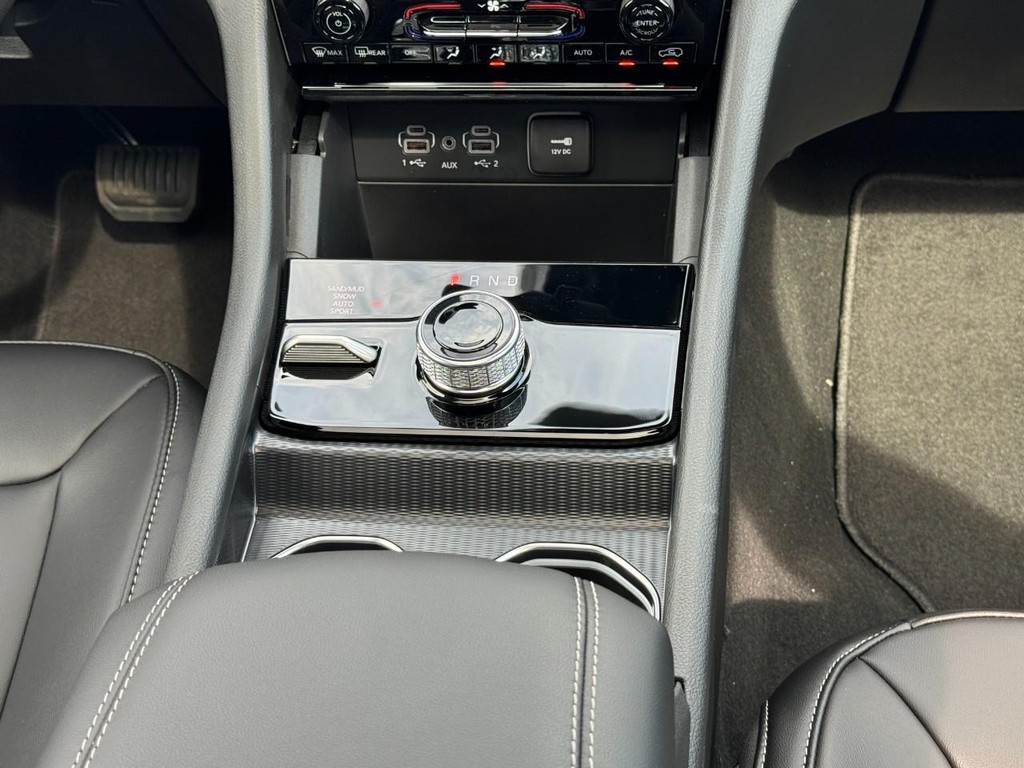 Jeep Grand Cherokee Vehicle Full-screen Gallery Image 09