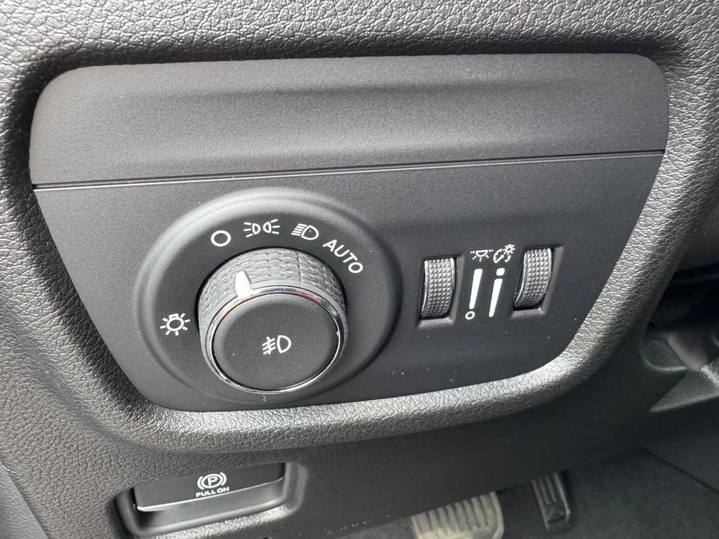 Jeep Grand Cherokee Vehicle Full-screen Gallery Image 11