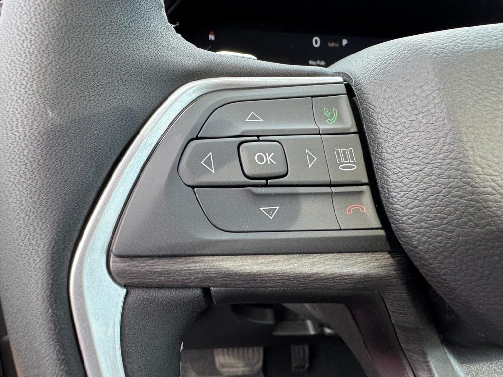 Jeep Grand Cherokee Vehicle Full-screen Gallery Image 12