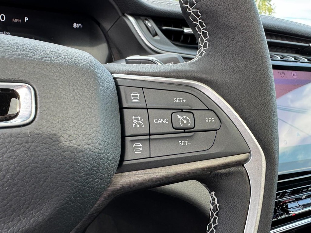 Jeep Grand Cherokee Vehicle Full-screen Gallery Image 13