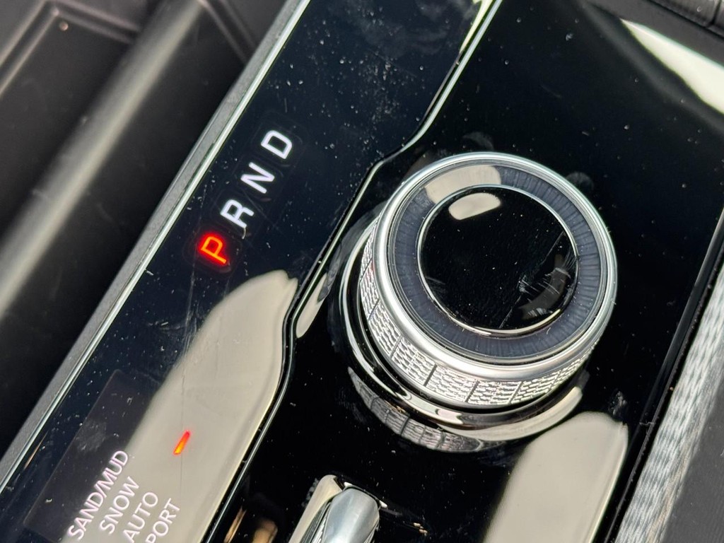 Jeep Grand Cherokee Vehicle Full-screen Gallery Image 14