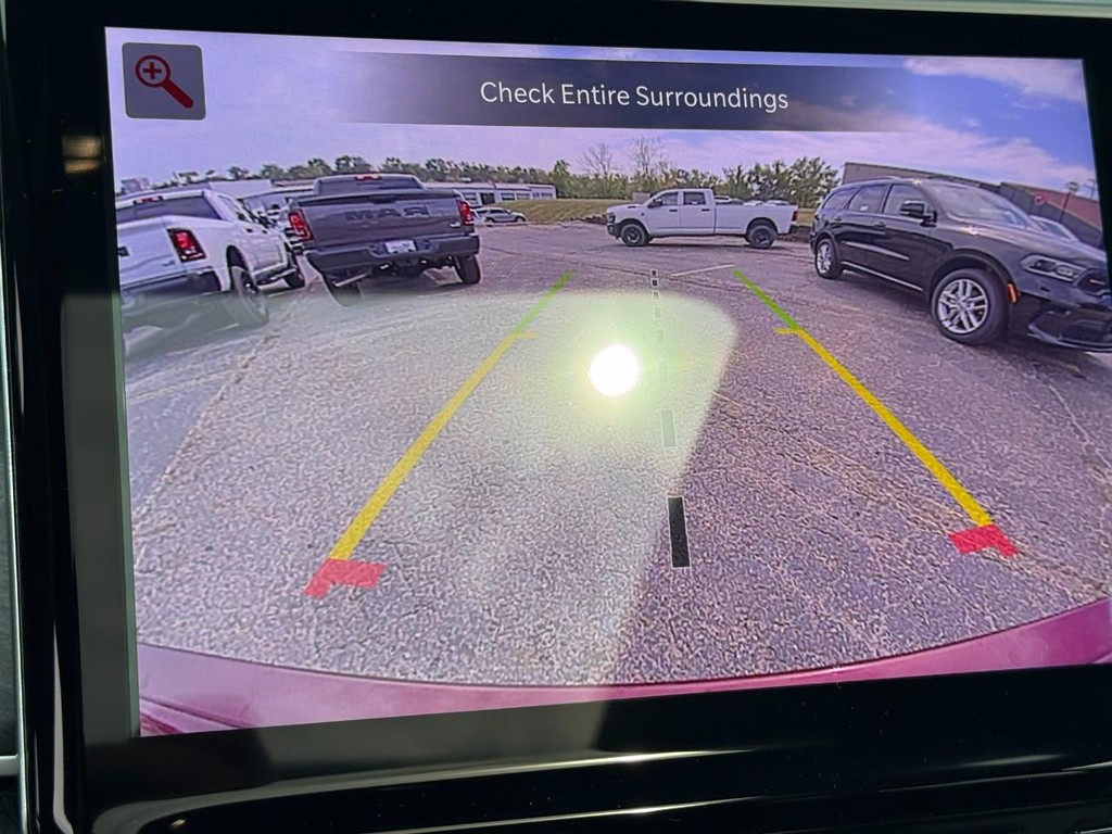 Jeep Grand Cherokee Vehicle Full-screen Gallery Image 18