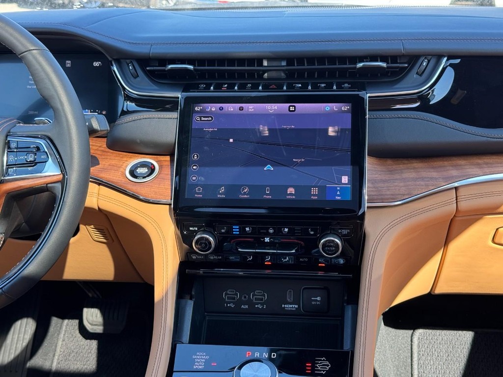 Jeep Grand Cherokee Vehicle Full-screen Gallery Image 09