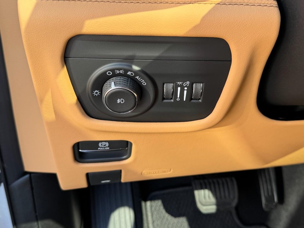 Jeep Grand Cherokee Vehicle Full-screen Gallery Image 12