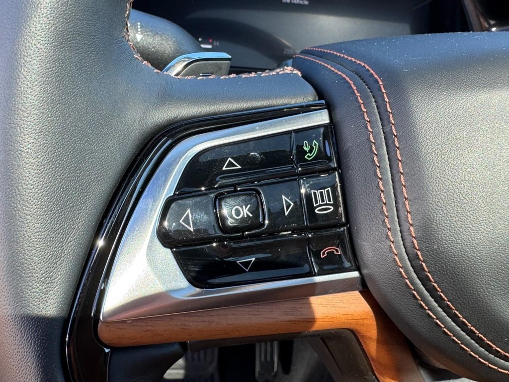 Jeep Grand Cherokee Vehicle Full-screen Gallery Image 13