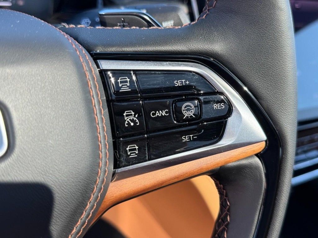 Jeep Grand Cherokee Vehicle Full-screen Gallery Image 14