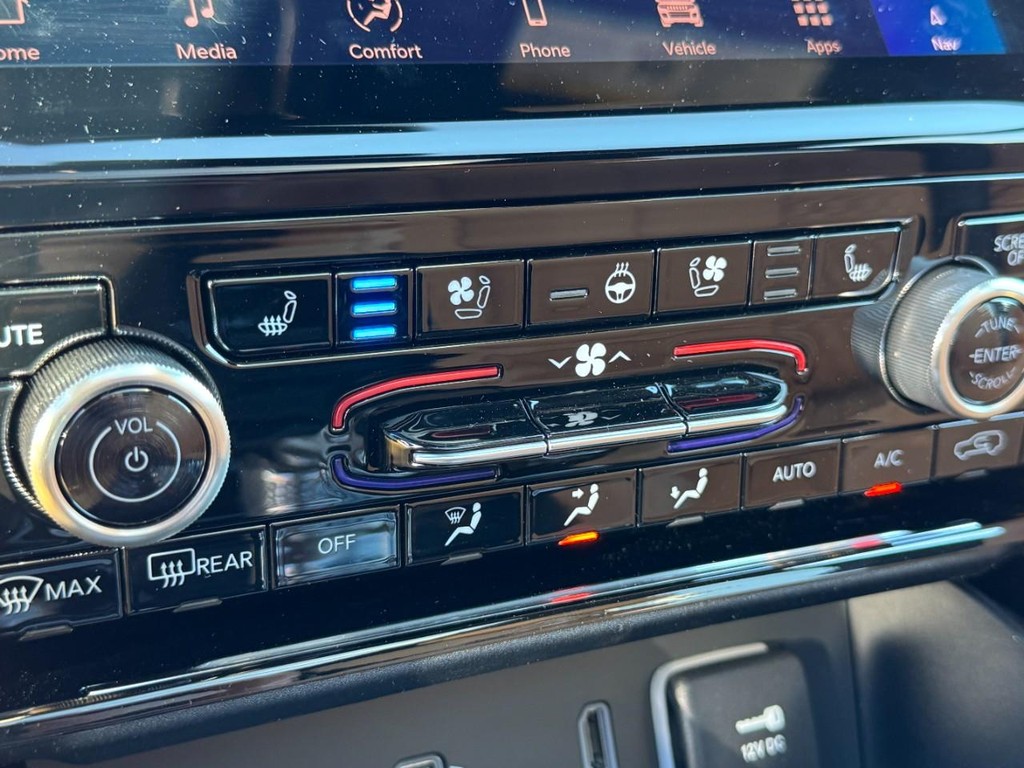 Jeep Grand Cherokee Vehicle Full-screen Gallery Image 16