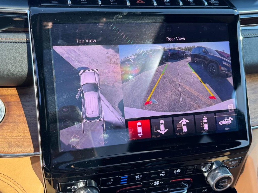 Jeep Grand Cherokee Vehicle Full-screen Gallery Image 19