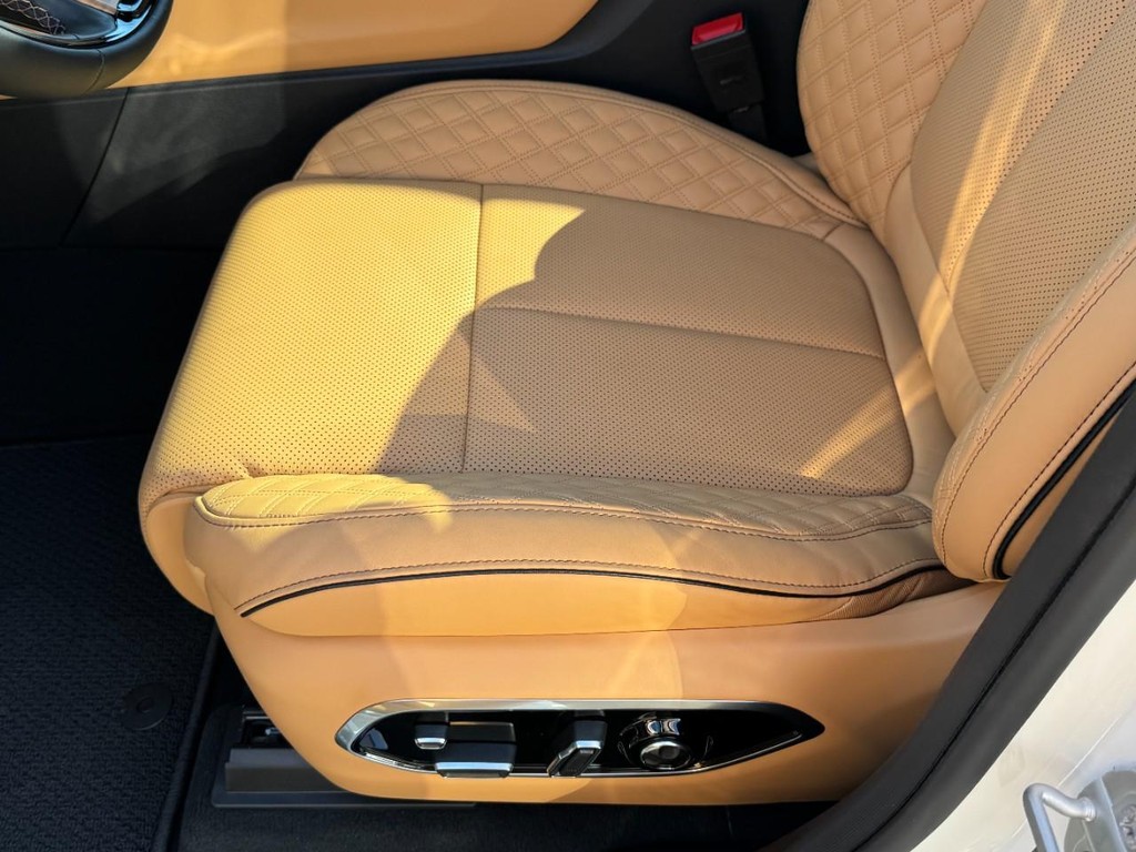 Jeep Grand Cherokee Vehicle Full-screen Gallery Image 20