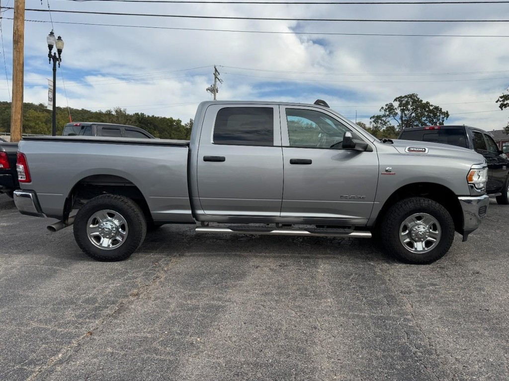 Ram 3500 Vehicle Full-screen Gallery Image 02