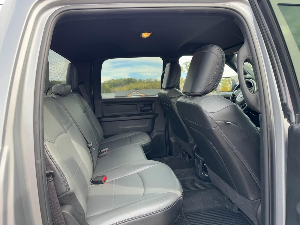 Ram 3500 Vehicle Full-screen Gallery Image 10