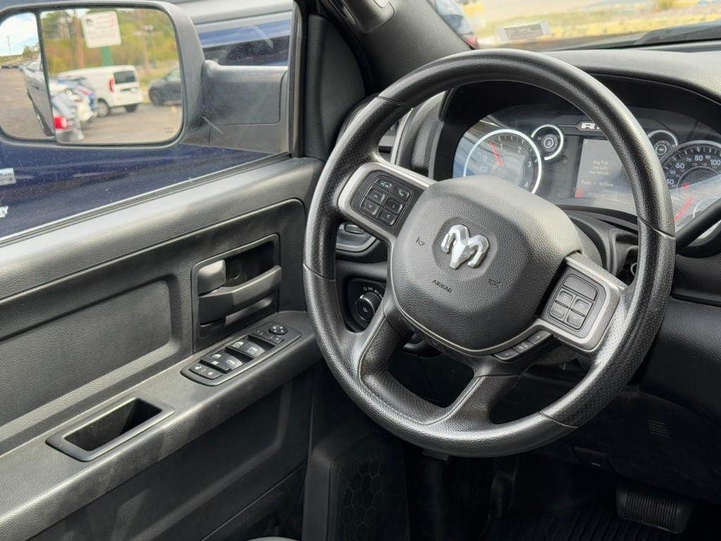 Ram 3500 Vehicle Full-screen Gallery Image 12