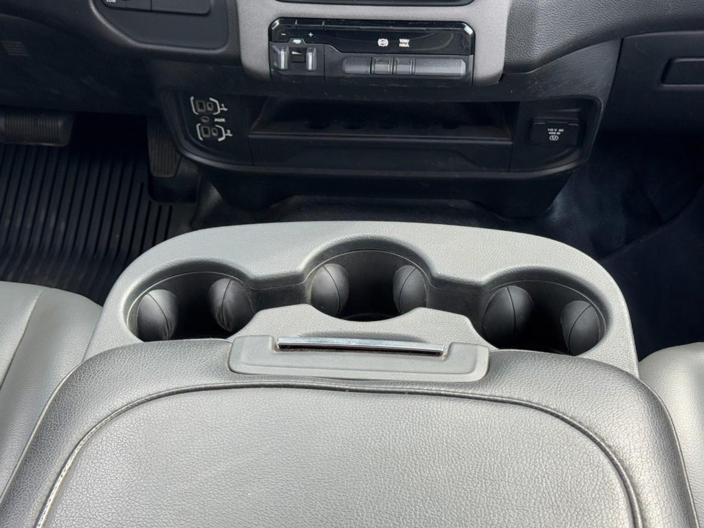 Ram 3500 Vehicle Full-screen Gallery Image 14