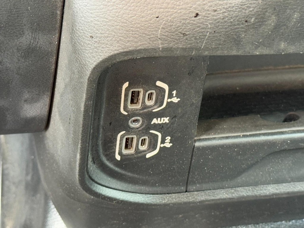 Ram 3500 Vehicle Full-screen Gallery Image 19