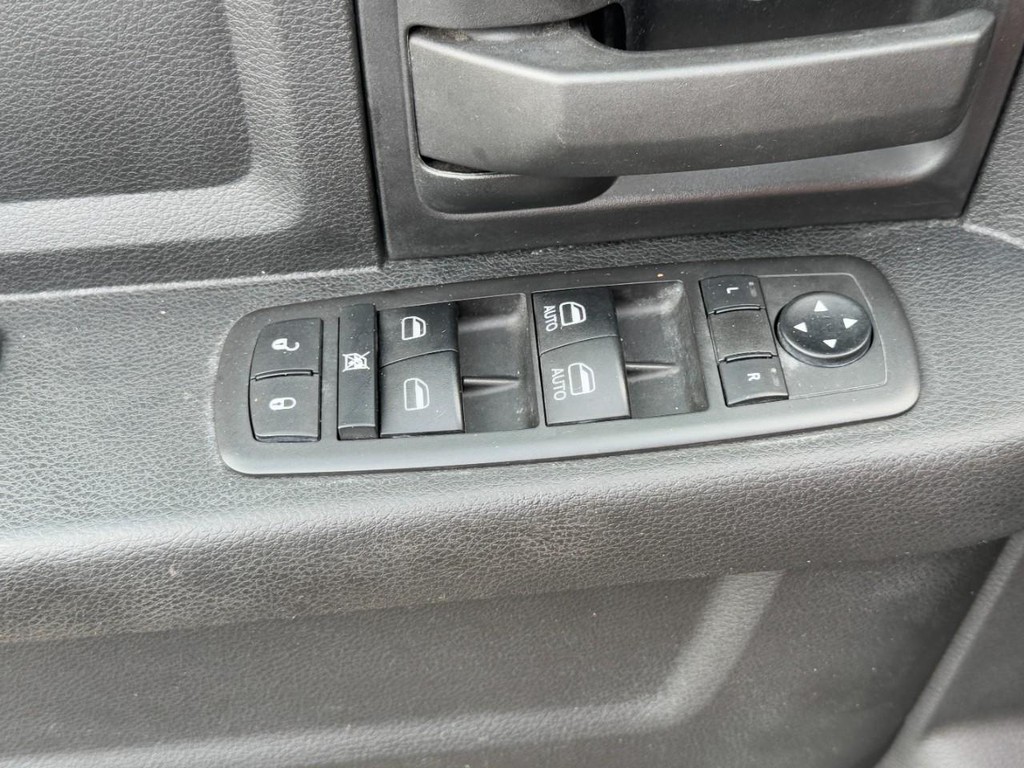 Ram 3500 Vehicle Full-screen Gallery Image 22