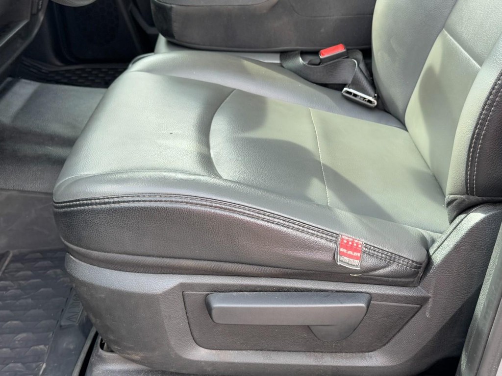 Ram 3500 Vehicle Full-screen Gallery Image 23