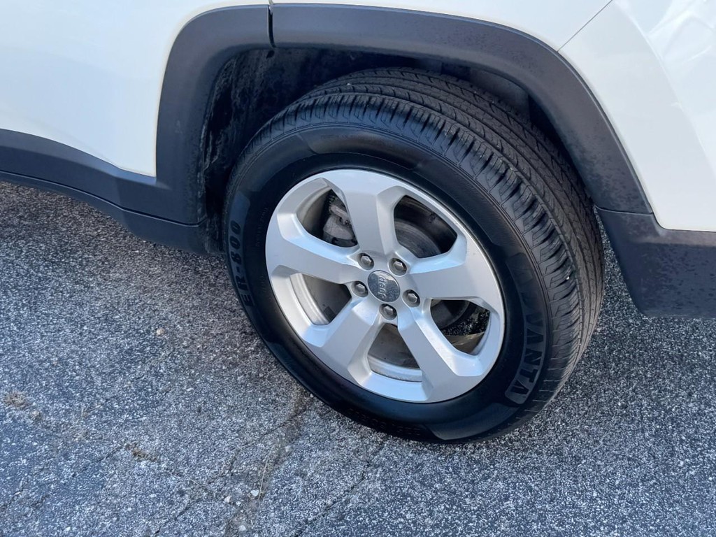 Jeep Compass Vehicle Full-screen Gallery Image 05
