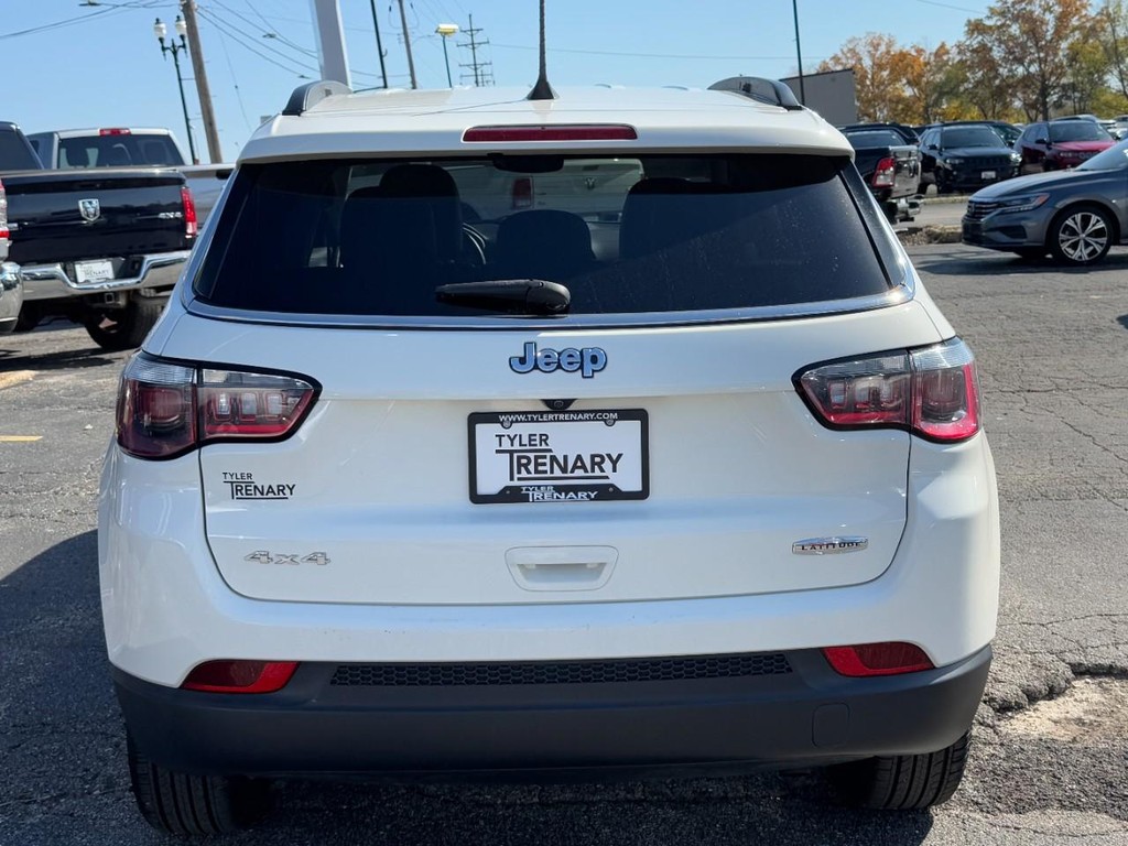 Jeep Compass Vehicle Full-screen Gallery Image 08