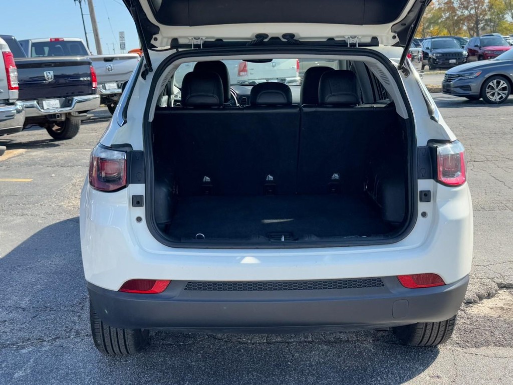 Jeep Compass Vehicle Full-screen Gallery Image 09